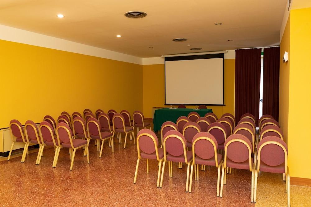Hotel Torre Normanna Алтавила Миличиа Екстериор снимка