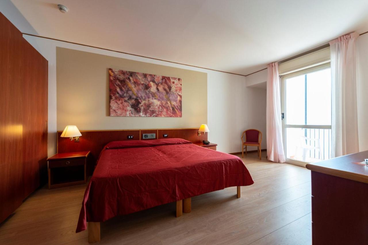 Hotel Torre Normanna Алтавила Миличиа Екстериор снимка