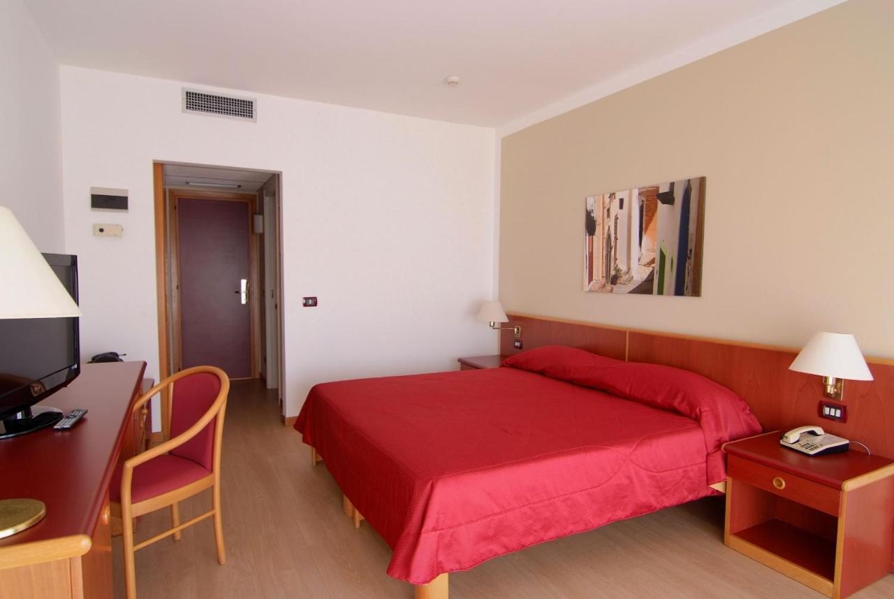 Hotel Torre Normanna Алтавила Миличиа Екстериор снимка