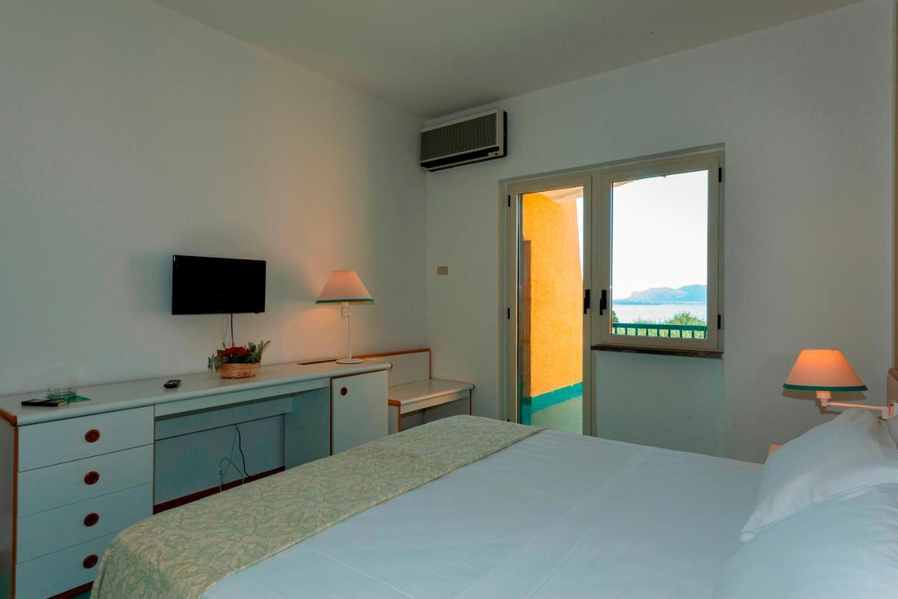 Hotel Torre Normanna Алтавила Миличиа Екстериор снимка